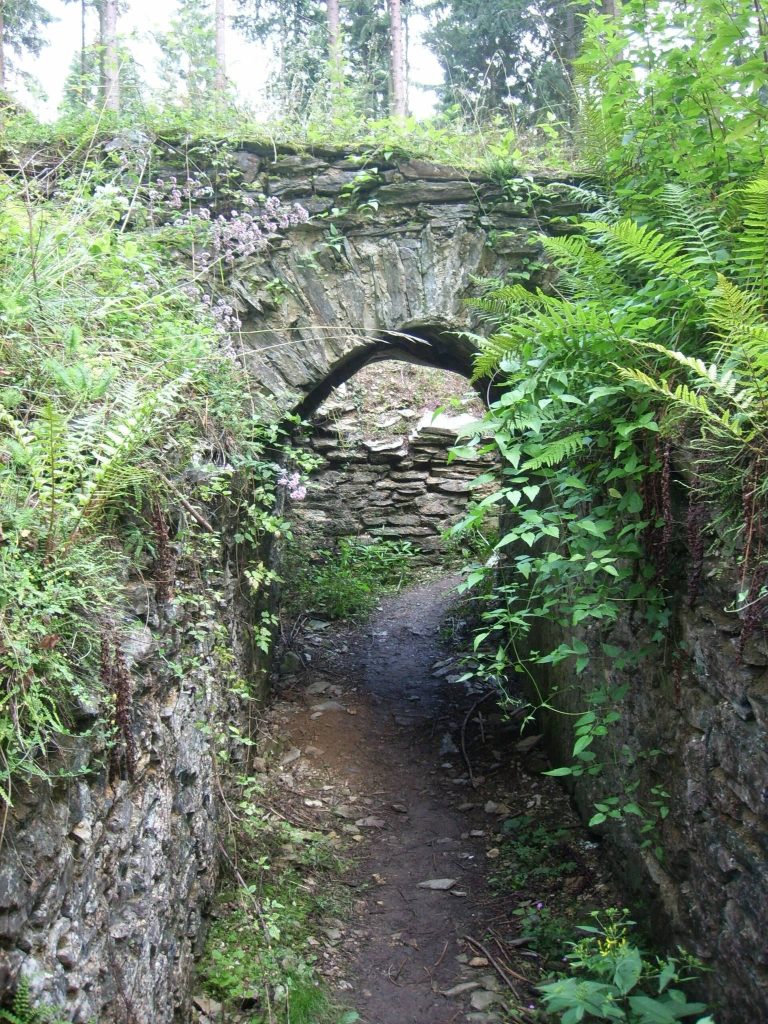 Fortress Mont Royal: A French Stronghold on the Moselle