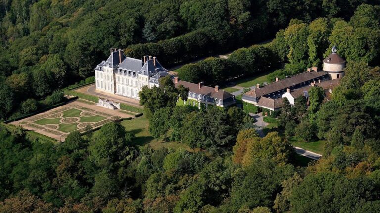 Château de Beauregard: A Seventeenth-Century Private Residence in France