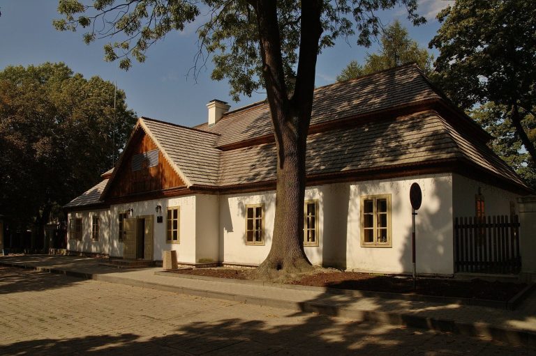 Benedykt Górski’s Manor: A Historic Noble Residence in Łódź