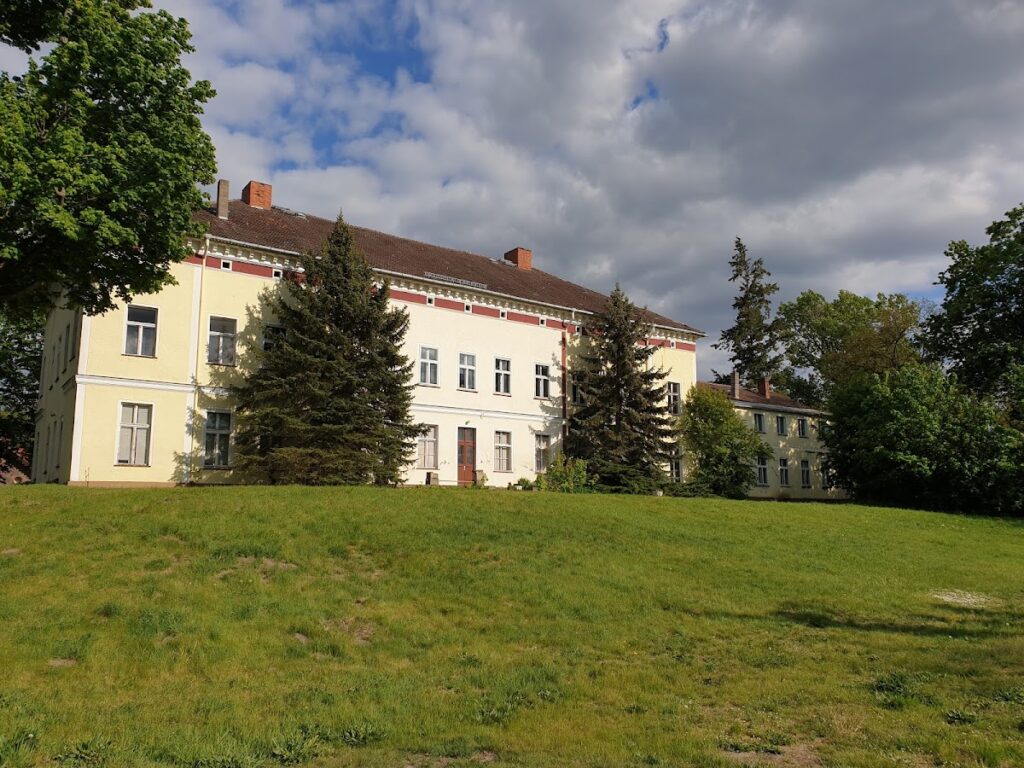 Schloss Parchen: A Neoclassical Manor House in Germany 1 Schloss Parchen