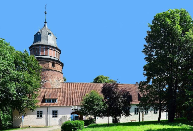 Schloss Diepholz: A Historic Water Castle and Court Complex in Germany