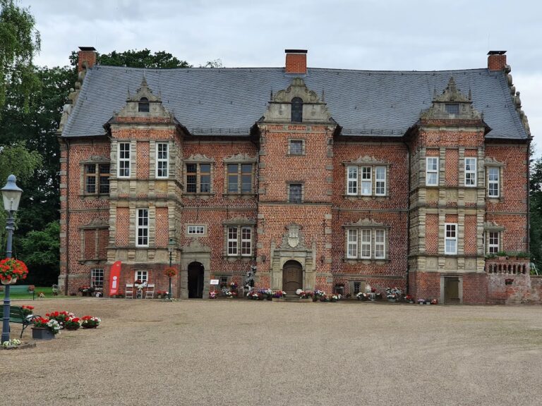 Erbhof Thedinghausen: A Historic Manor Estate in Germany
