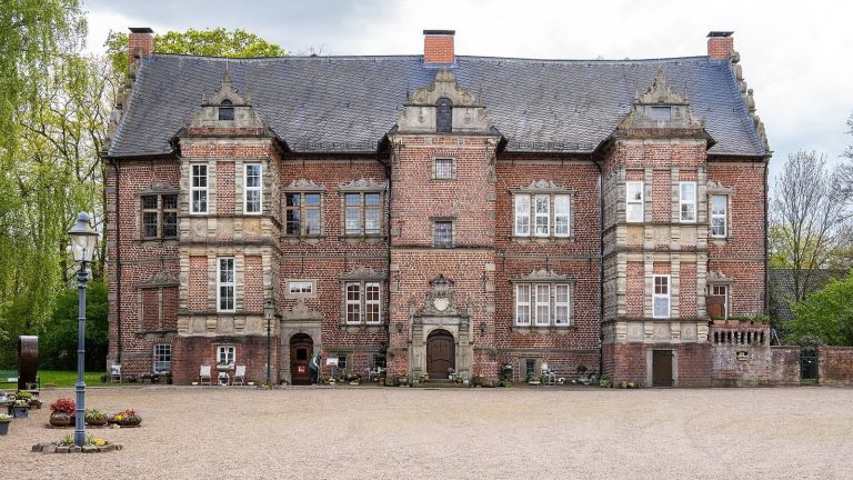 Erbhof Thedinghausen: A Historic Manor Estate in Germany