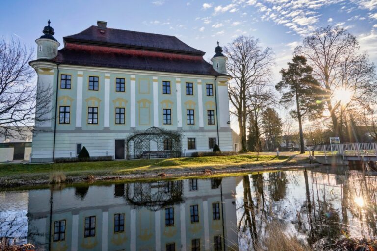 Schloss Traun: A Renaissance Water Castle in Austria