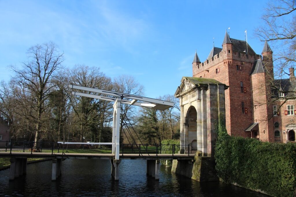 Castle Nijenrode: A Water Castle and University in the Netherlands 2 Castle Nijenrode