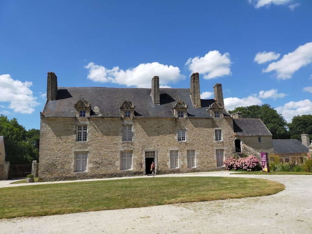 Manoir de Kernault: A Historic Manor in Mellac, France 2 Manoir de Kernault