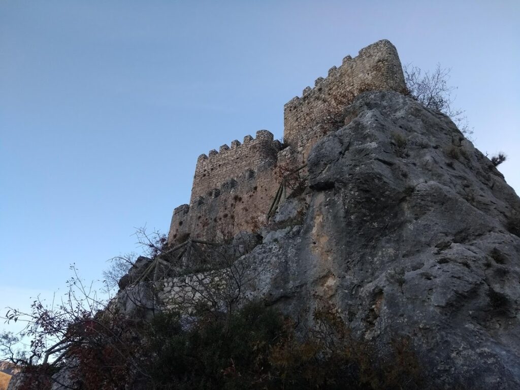 Castillo de Albanchez de Mágina: A Medieval Fortress in Spain 1 Castillo