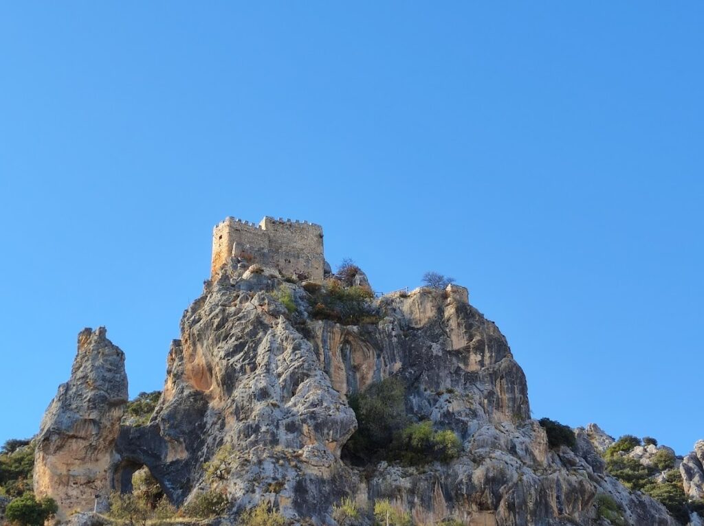Castillo de Albanchez de Mágina: A Medieval Fortress in Spain 2 Castillo