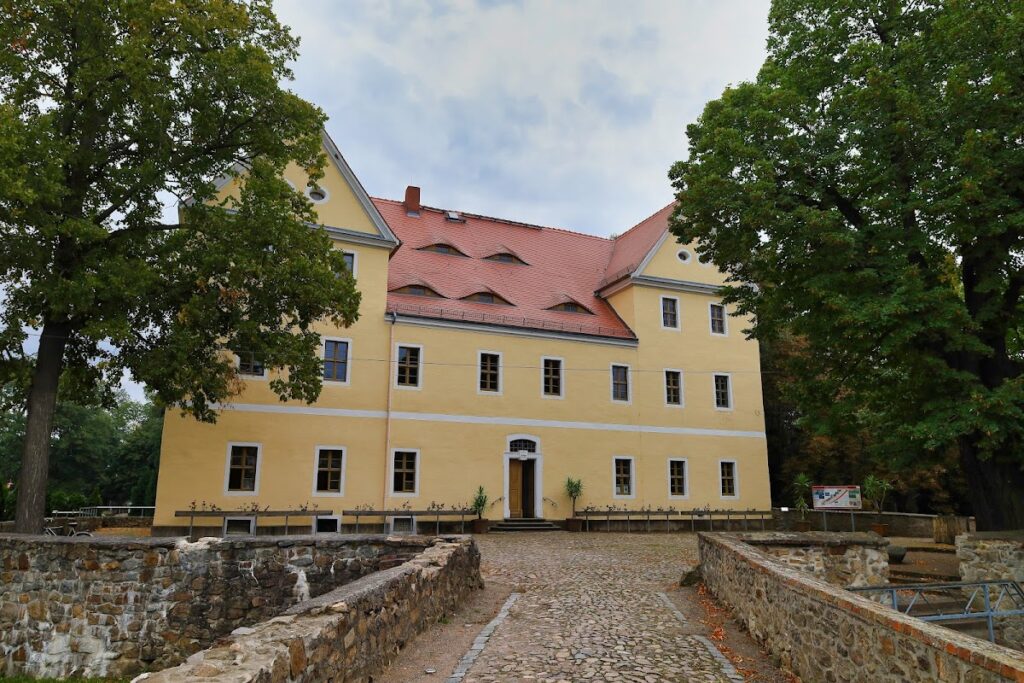 Herrenhaus Röcknitz: A Renaissance Manor House in Germany 1 Herrenhaus Röcknitz