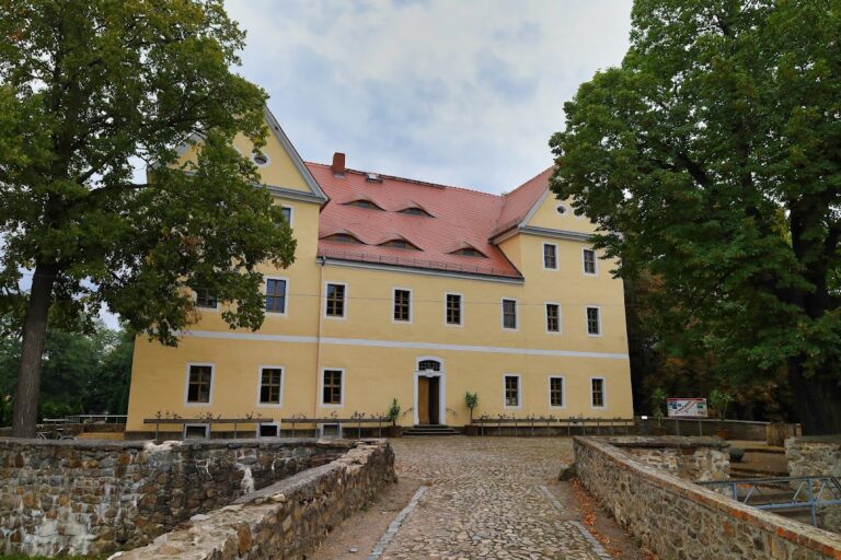 Herrenhaus Röcknitz: A Renaissance Manor House in Germany