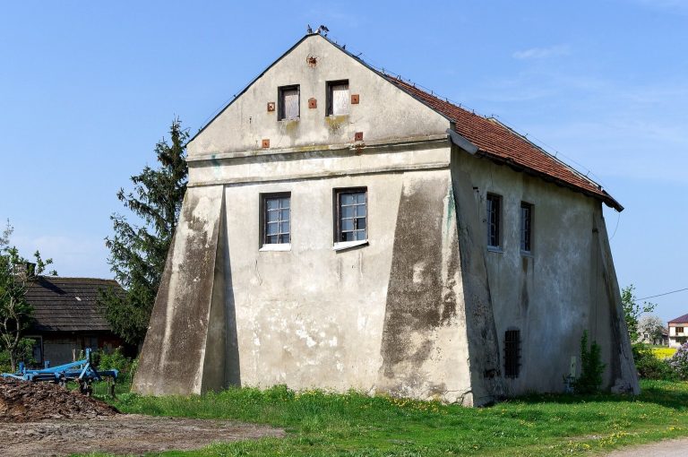 Arian Congregation in Ublinek: An Early-Modern Polish Noble Manor