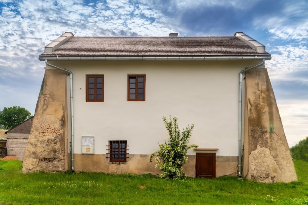 Arian Congregation in Ublinek: An Early-Modern Polish Noble Manor 1 zbór ariański w Ublinku