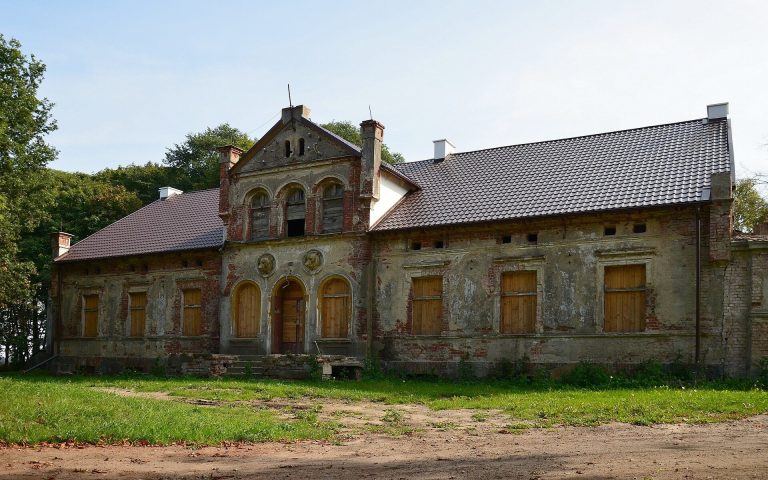 Manor in Niedźwiedź: a Neo-Renaissance Estate in Poland