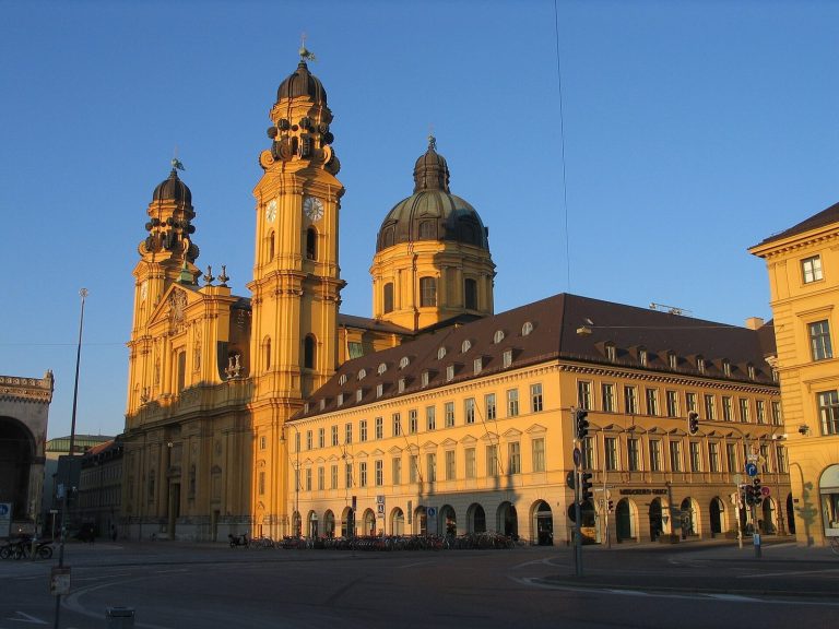 Palais Moy: A Neoclassical Aristocratic Palace in Munich