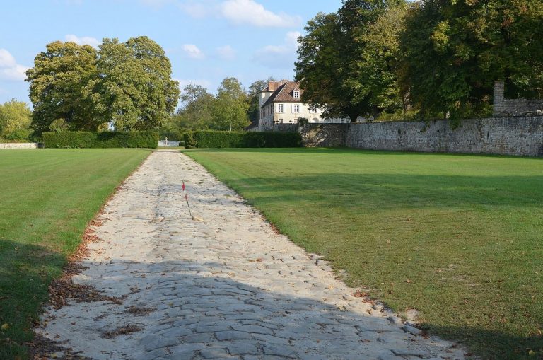 Château de Challeau: Two Historic Châteaux near Fontainebleau, France