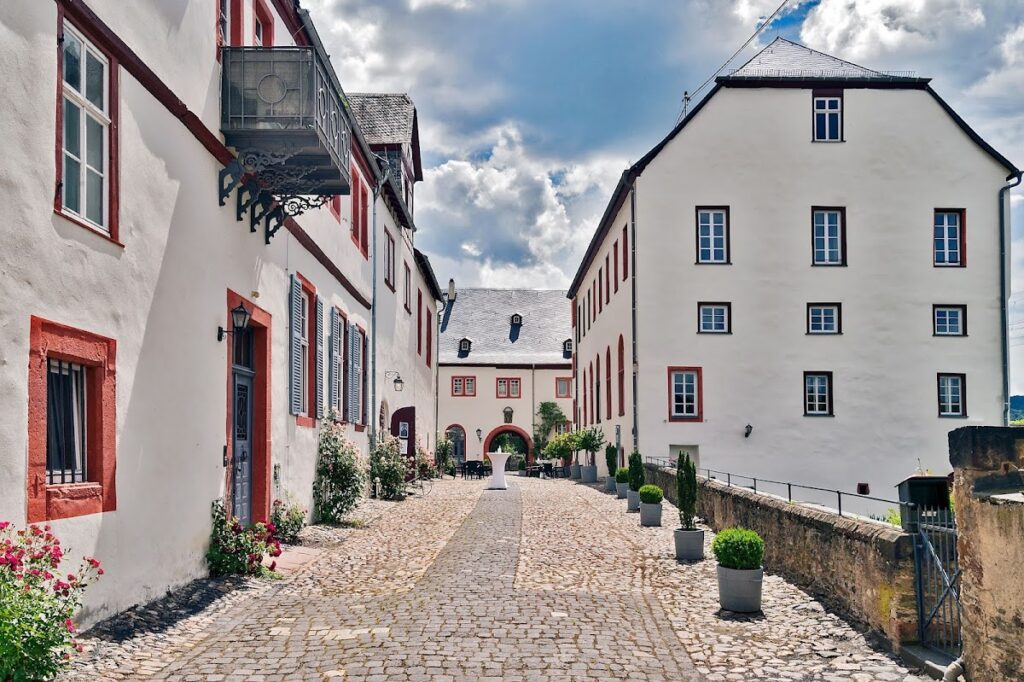 Schloss Philippsburg: A Renaissance Palace in Braubach, Germany 2 Schloss Philippsburg