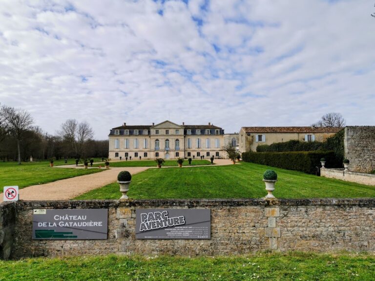 Château de la Gataudière (Marennes): An Eighteenth-Century Château