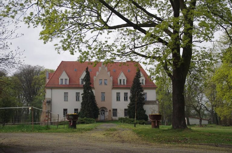 Schloss Lebusa: Historic Manor House and Park in Germany