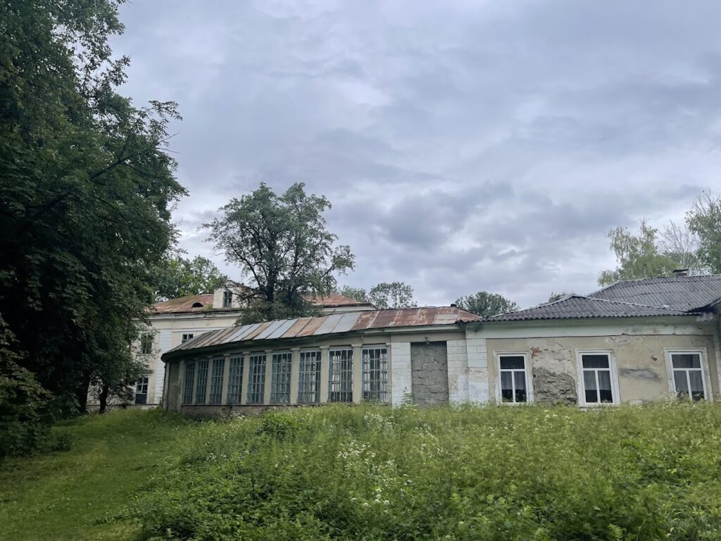 Palace in Strusiv: An Eighteenth-Century Classical Residence 2 Palace in Strusiv