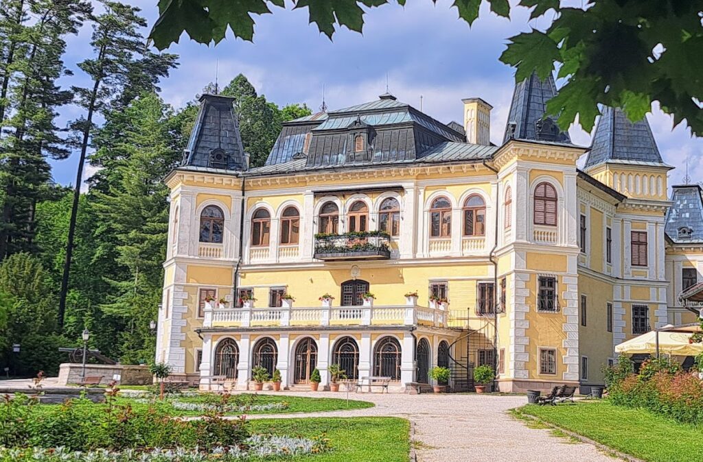 Manor of Betliar: An Aristocratic Residence and Museum in Slovakia 1 Manor of Betliar