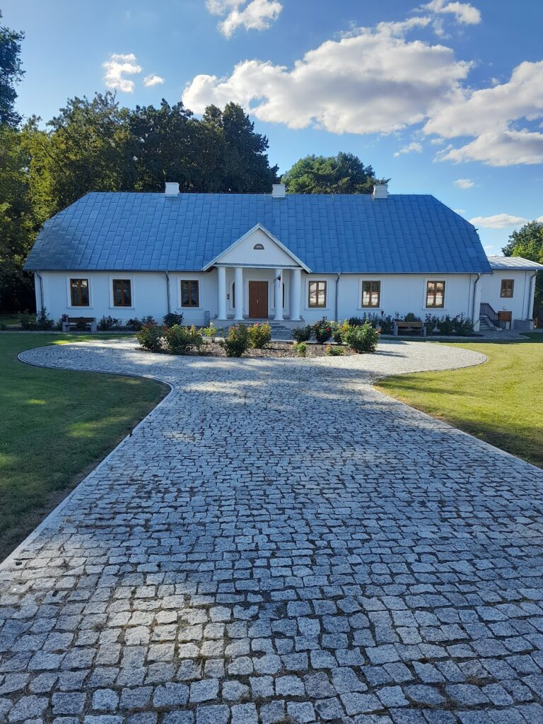 Manor House in Bełcząc: A Classicist Estate Residence in Poland 2 manor house in Bełcząc