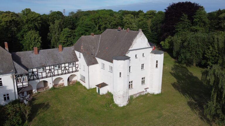 Burg Klevenow: A Neo-Gothic Manor House on a Former Border Fortress