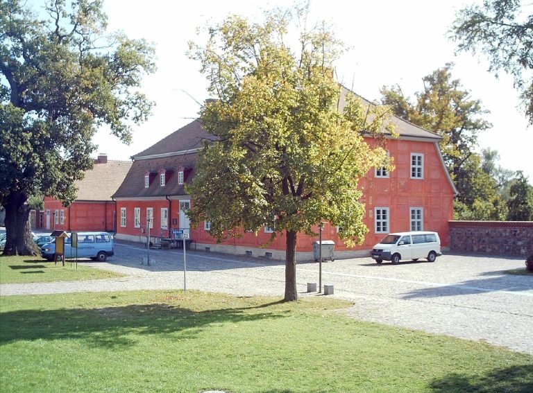 Gutshaus Rothenklempenow: A Baroque Manor House in Germany