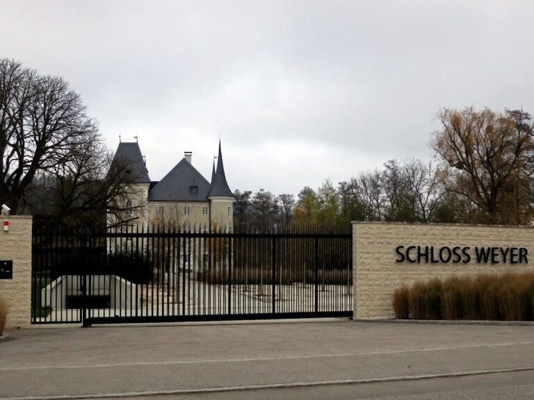 Schloss Weyer: A Renaissance Moated Castle in Austria