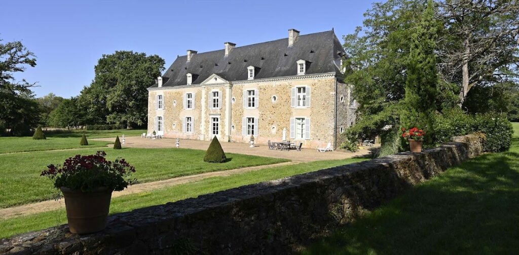 château du Puy: 17th-century seigneurial house in Ruillé-Froid-Fonds, France 1 château du Puy