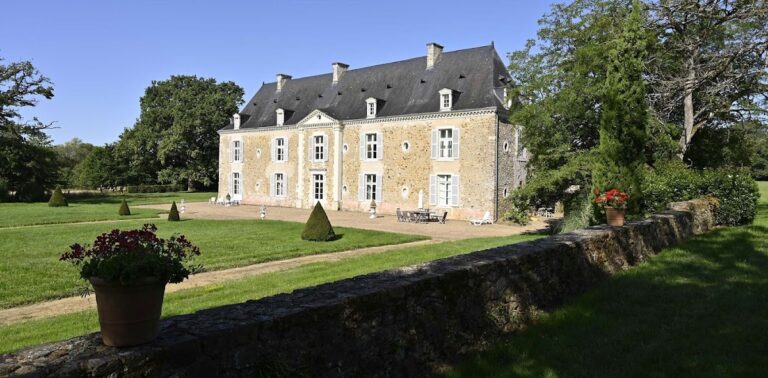 château du Puy: 17th-century seigneurial house in Ruillé-Froid-Fonds, France