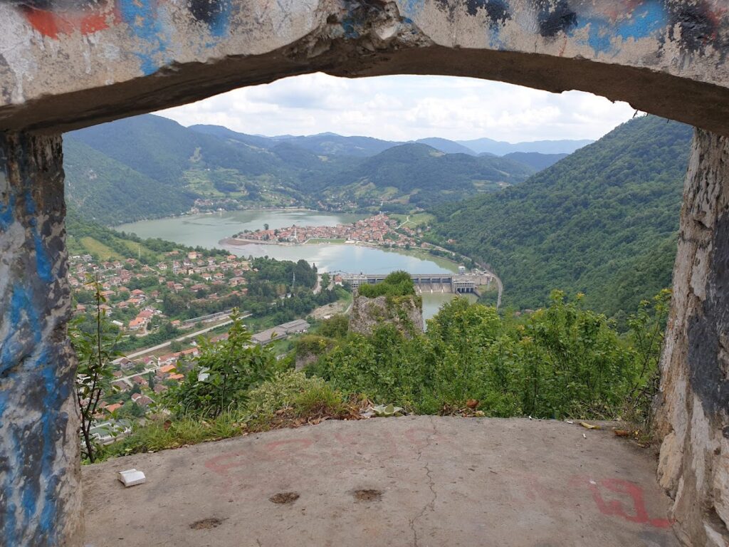 Zvornik Fortress: A Medieval Castle in Bosnia and Herzegovina 2 Zvornik Fortress