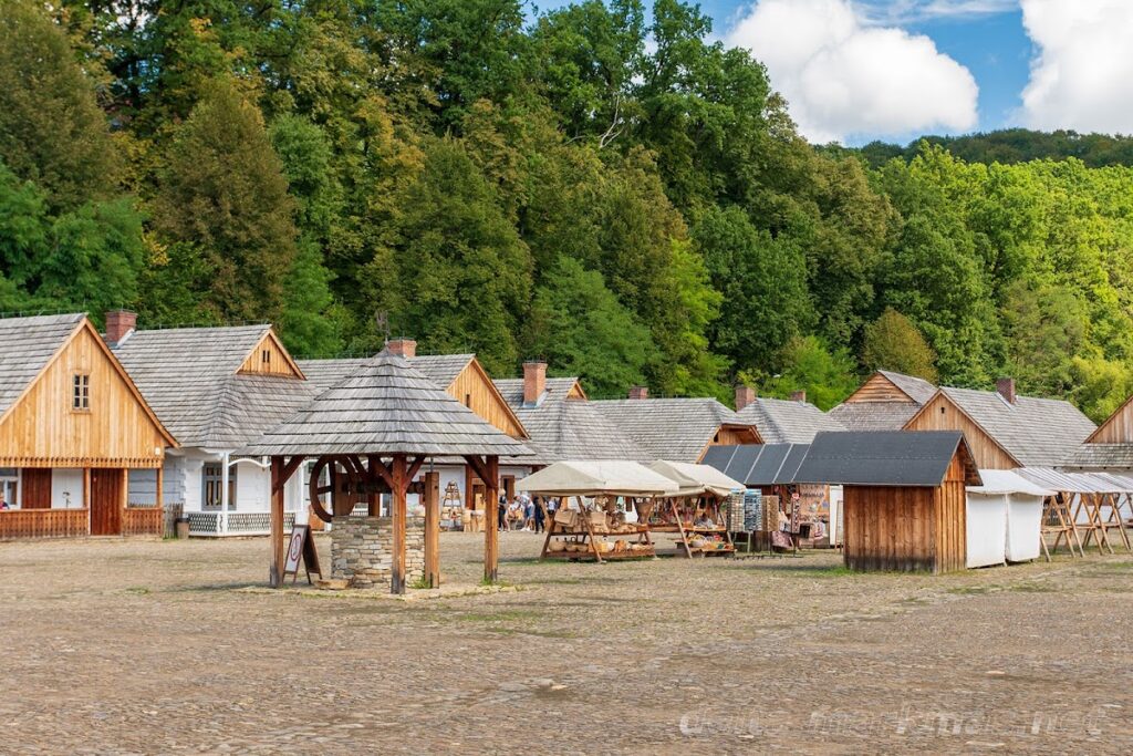 Stupnicki House in Sanok: A Relocated Nineteenth-Century Manor House 3 Stupnicki House in Sanok