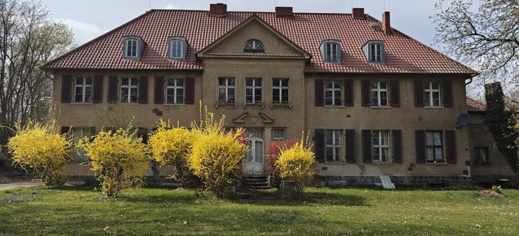 Wasserburg Liepen: A Lowland Castle and Manor Estate in Germany 1 Wasserburg Liepen