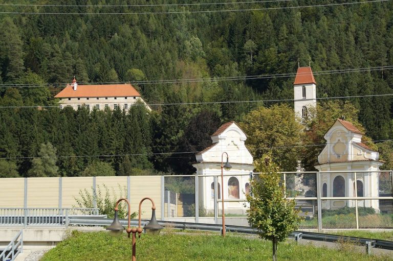 Schloss Pernegg: A Renaissance Palace and Castle Complex in Austria