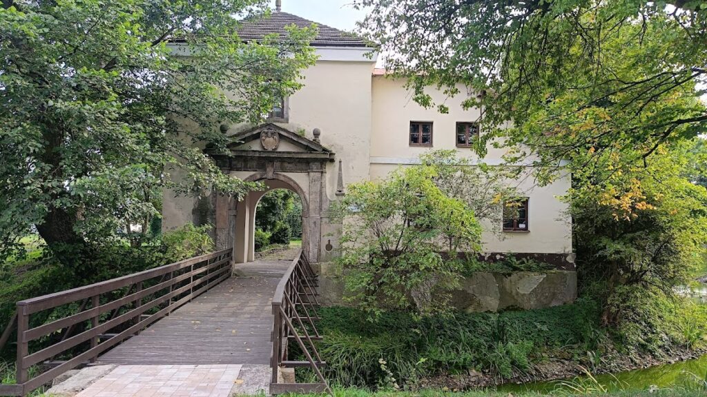 Fortified Manor House in Modliszewice: A Renaissance Noble Residence 2 Fortified manor house in Modliszewice
