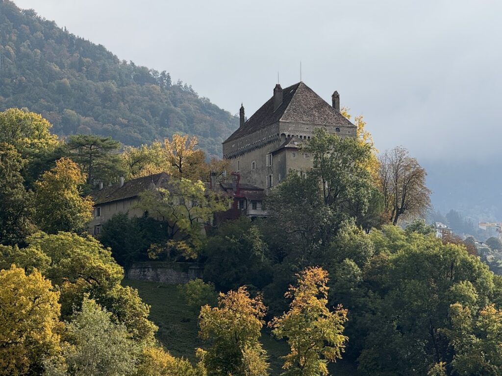 Châtelard Castle with Fountain: A Fortified Keep in Montreux, Switzerland 3 Châtelard Castle with fountain