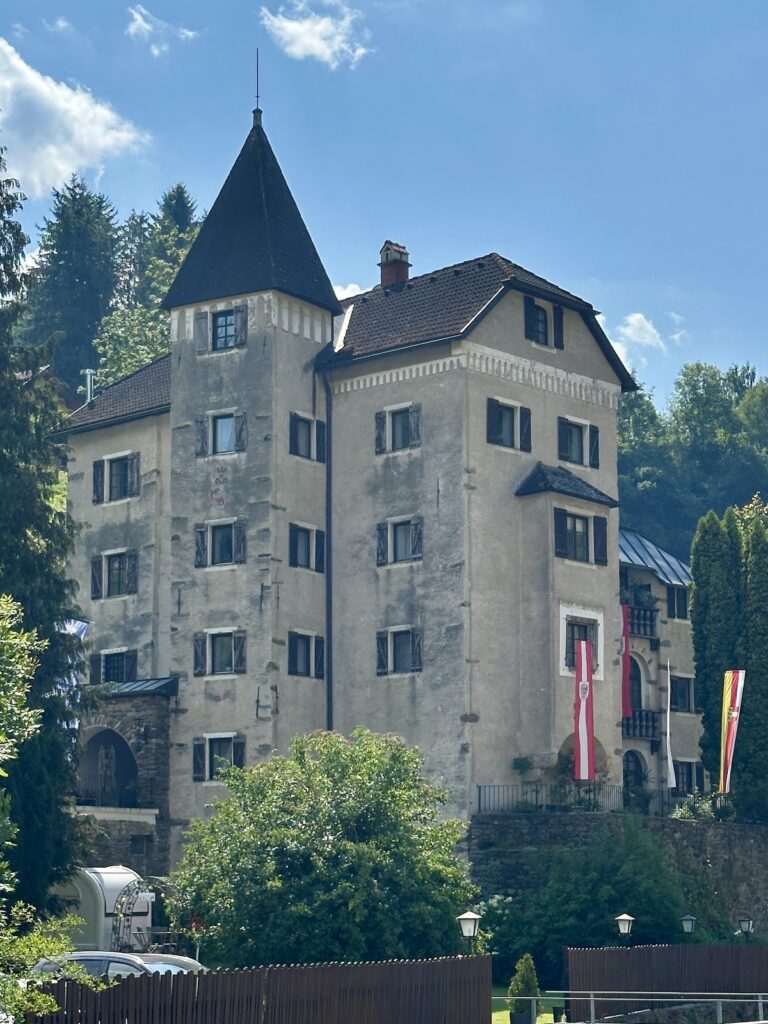 Schloss Süßenstein: A Gothic Castle and Mining Court in Austria