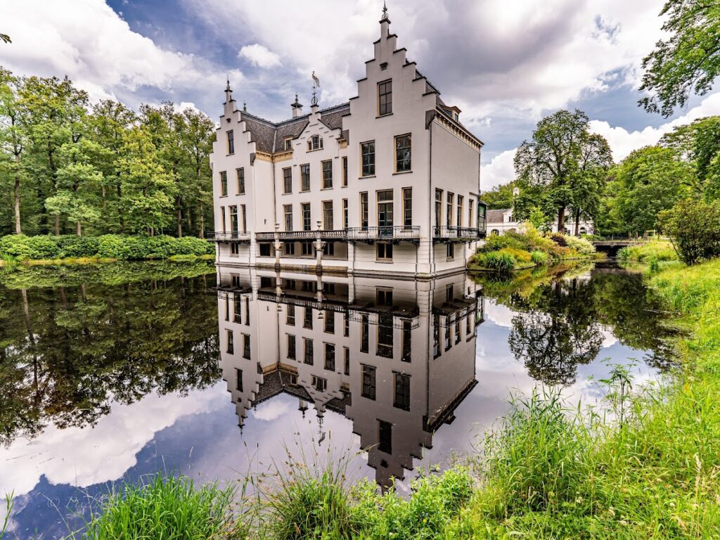 Kasteel Staverden: A Historic Castle and Estate in the Netherlands 1 Kasteel Staverden
