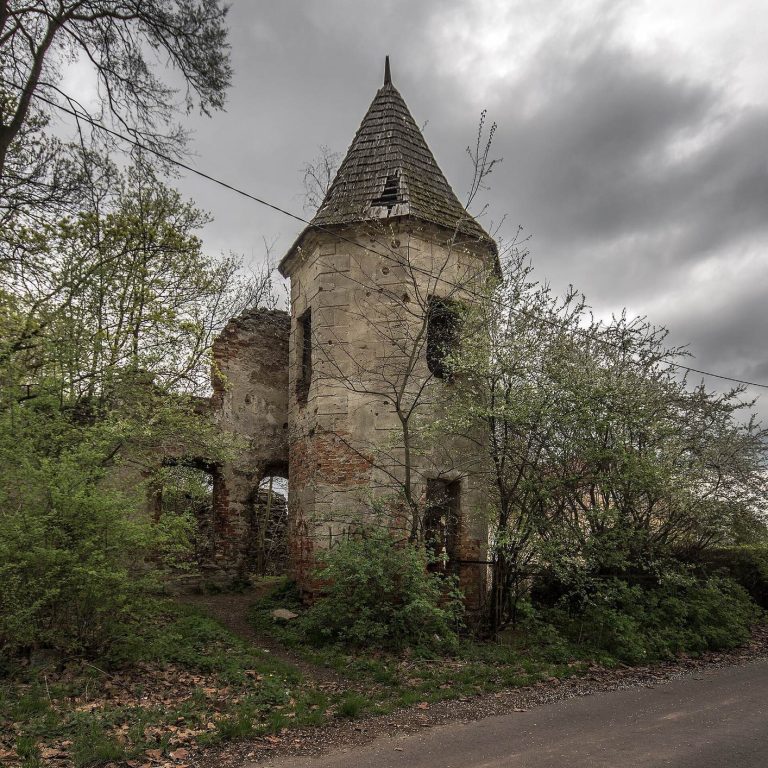 Schloss Groß Sägewitz: A Late-Renaissance Castle Complex in Poland