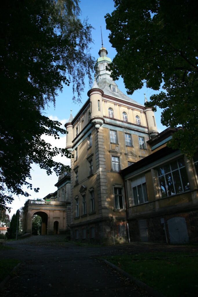Palace in Damnica: A Nineteenth-Century Manor House in Poland 2 Palace in Damnica