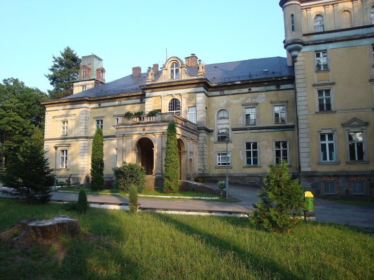 Palace in Damnica: A Nineteenth-Century Manor House in Poland