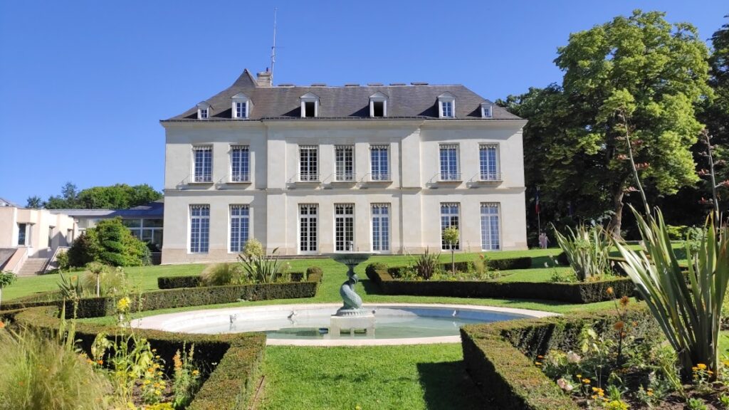 Manoir de La Perraudière: A Historic Manor Estate and Town Hall in France 4 Manoir de La Perraudière