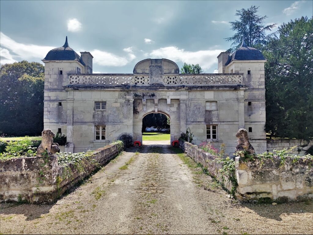 Château de Clairvaux: An Early Renaissance Château in France 2 Château de Clairvaux