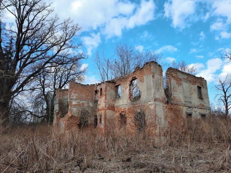 Manor in Jasiona: An 18th-Century Estate House in Poland