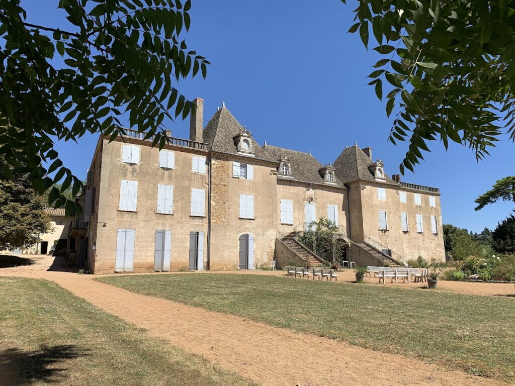 Château de Monceau: A Historic Estate in Prissé, France 1 Château de Monceau