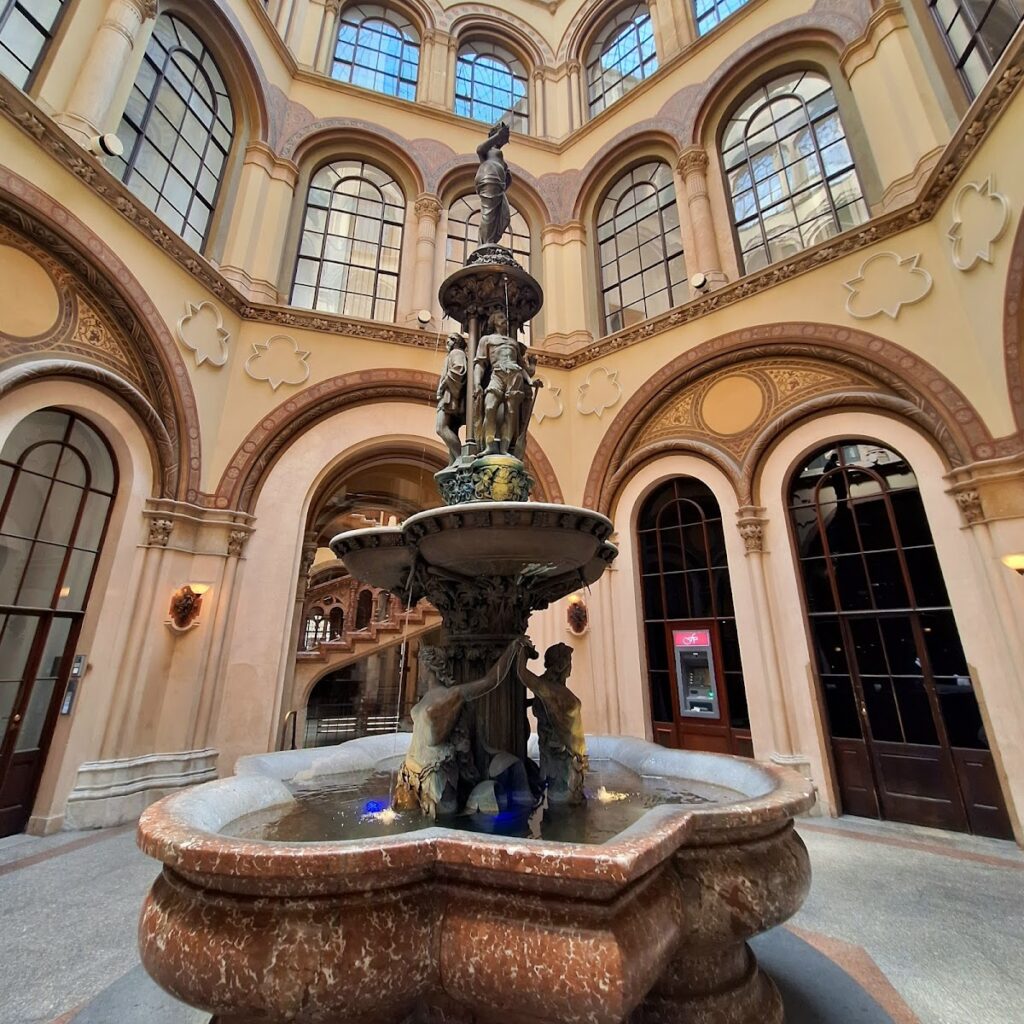 Palais Porcia: A Renaissance Palace and Government Residence in Vienna 2 Palais Porcia