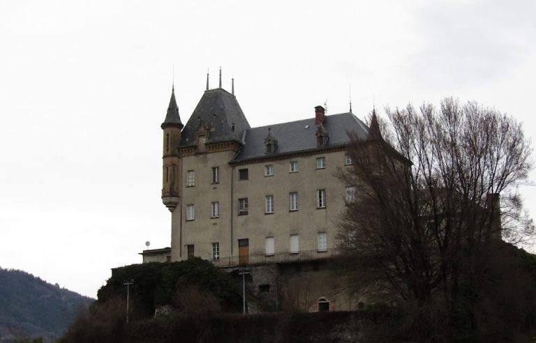La Rochette Castle: A Fortified Medieval Castle in France