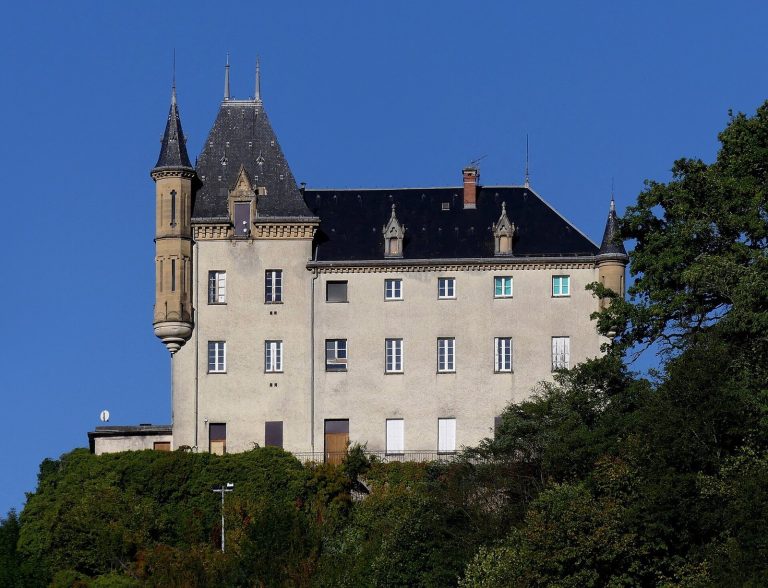 La Rochette Castle: A Fortified Medieval Castle in France