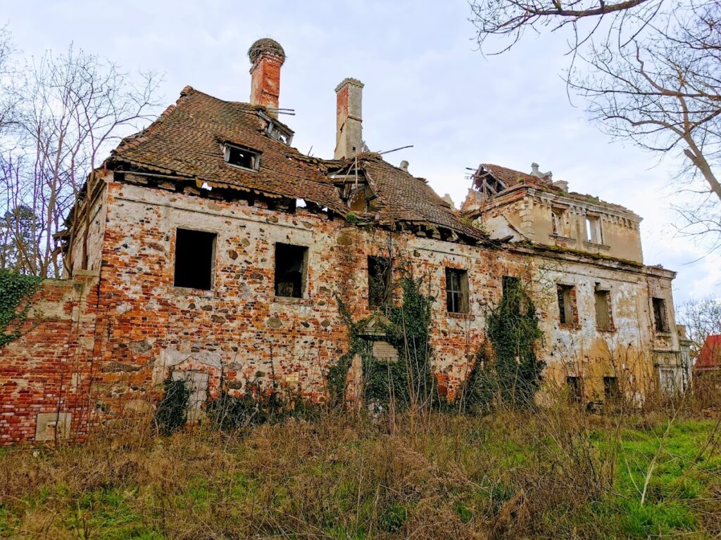 Palace in Dziewin: A Renaissance and Neo-Renaissance Estate in Poland 2 Palace in Dziewin
