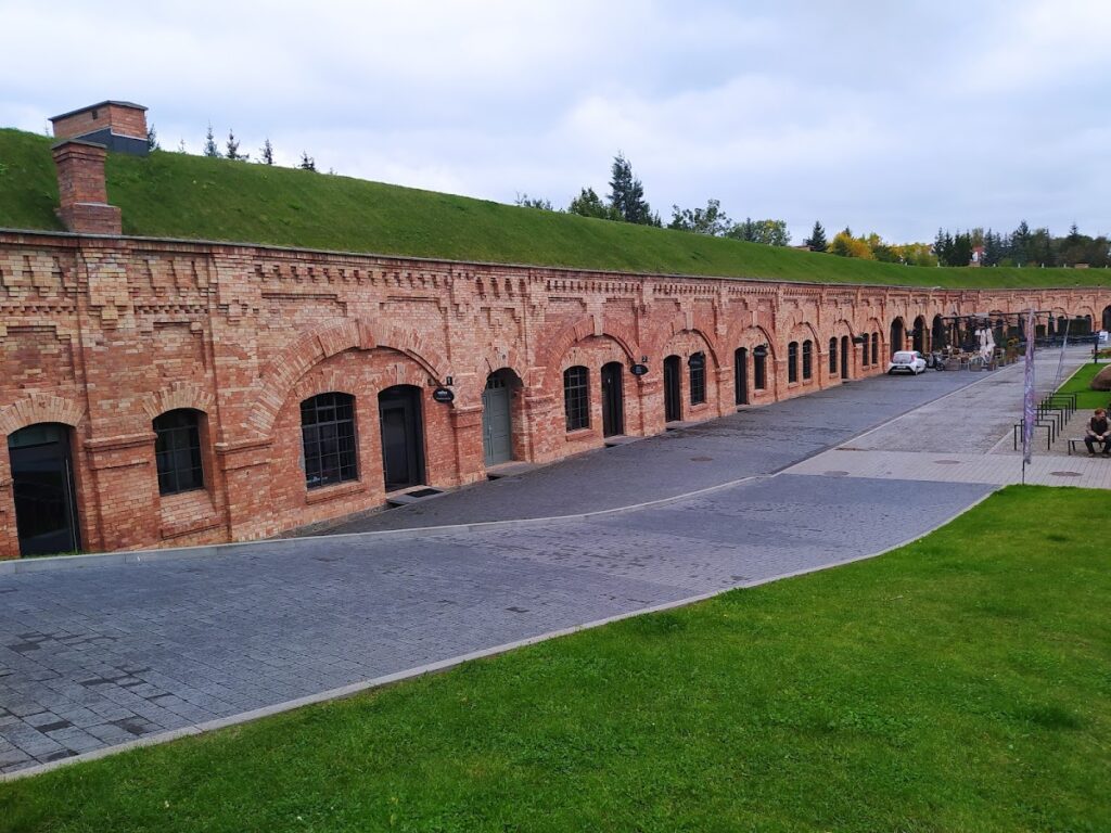 Fort VIII: A Nineteenth-Century Russian Fortress in Warsaw 1 Fort VIII
